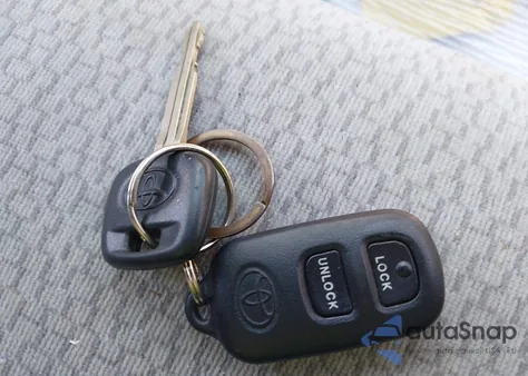 2004 Toyota Corolla Le z USA, uszkodzony, nr VIN JTDBR32E342046344